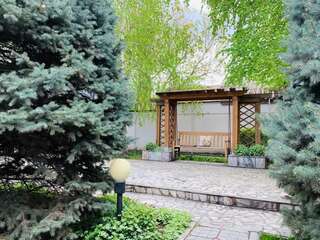 Мини-отель Astoria Garden Бишкек Двухместный номер с 2 отдельными кроватями и общей ванной комнатой-3